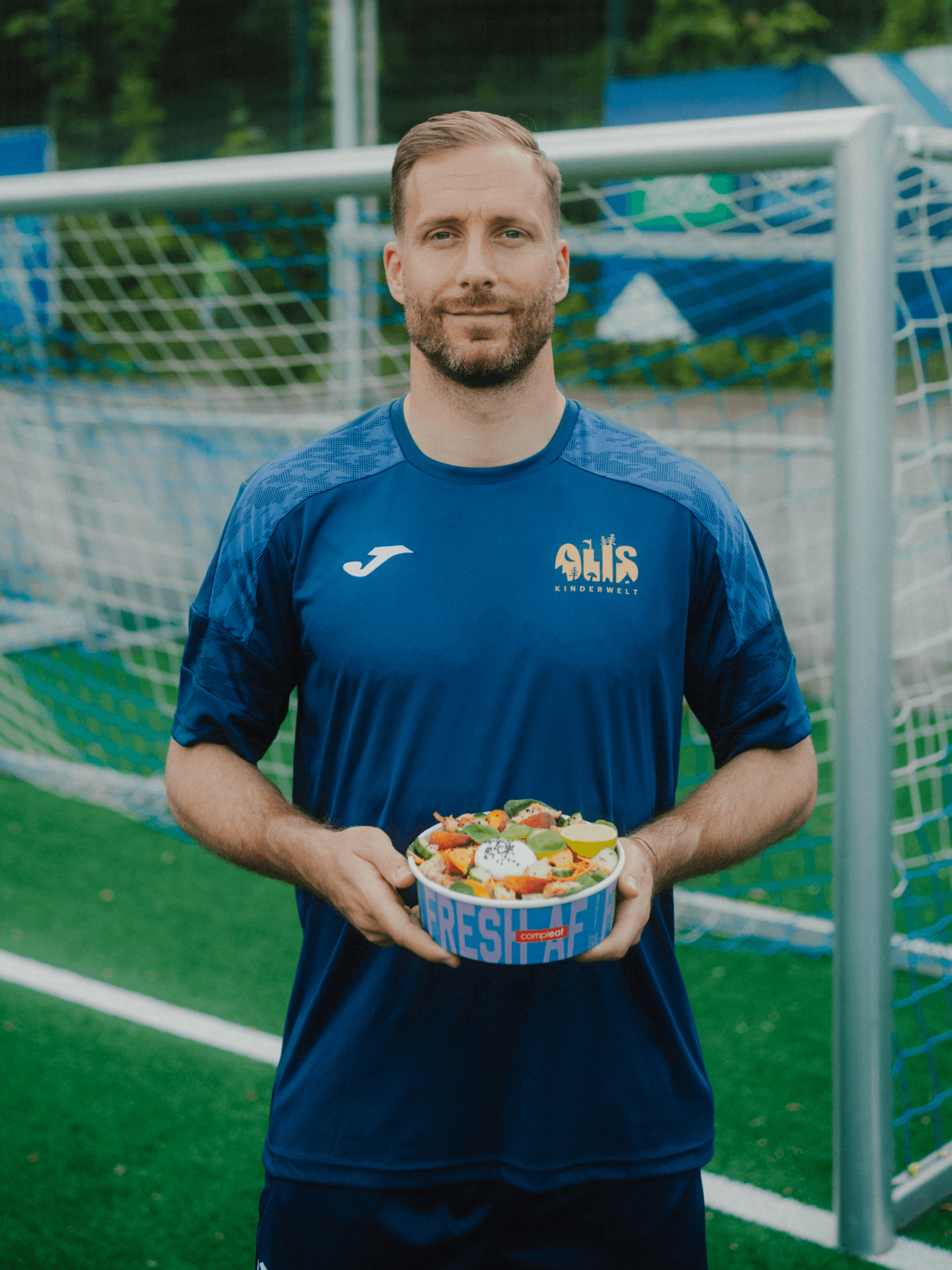 Oli Baumann mit Compleat Bowl